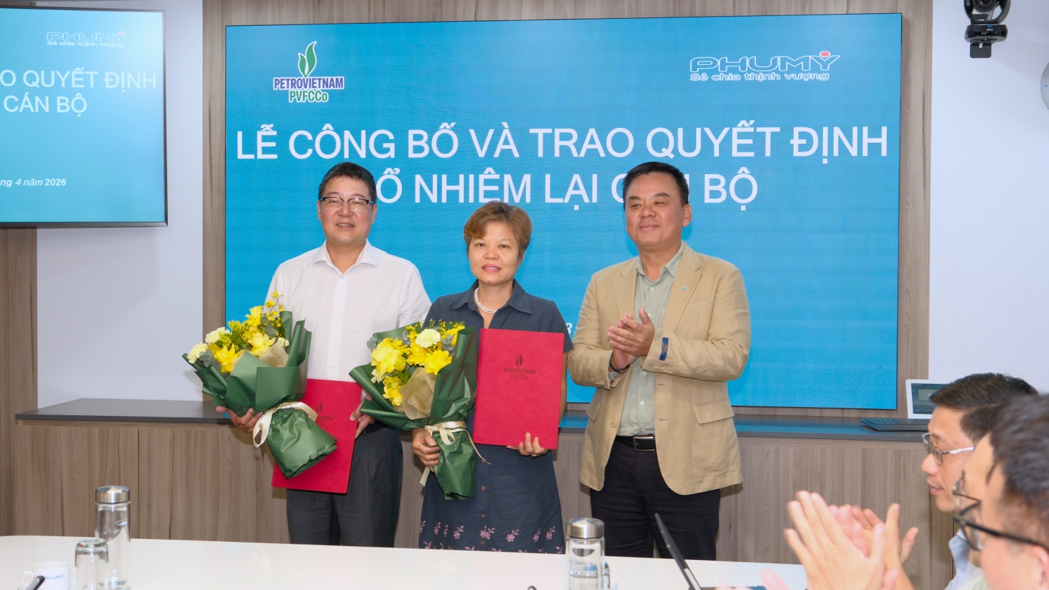 PVFCCo - Phú Mỹ trao quyết định bổ nhiệm lại hai Phó Tổng Giám đốc PVFCCo - Phú Mỹ trao quyết định bổ nhiệm lại hai Phó Tổng Giám đốc