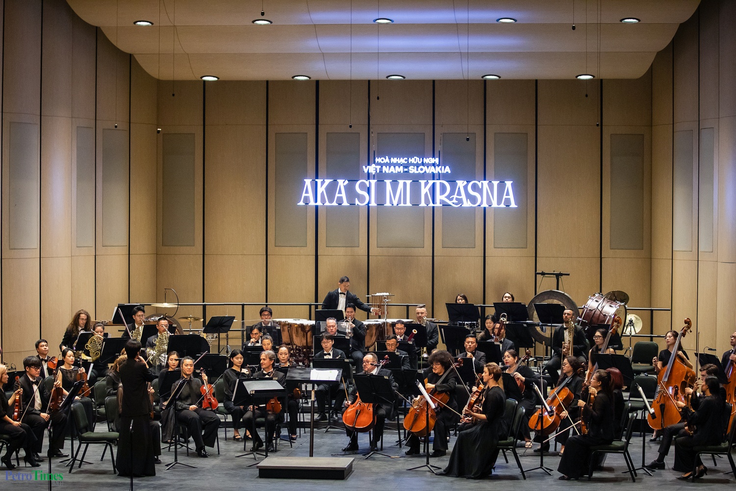 Tổng Bí thư, Chủ tịch nước và Thủ tướng Slovakia dự Hòa nhạc hữu nghị Việt Nam - Slovakia