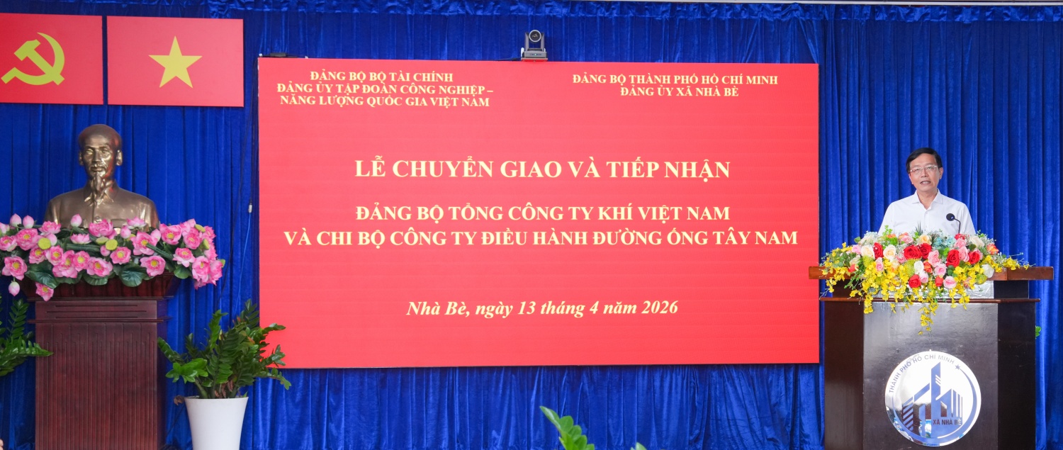 Đồng chí Trần Quang Dũng - Phó Bí thư Thường trực Đảng ủy Petrovietnam phát biểu tại buổi lễ