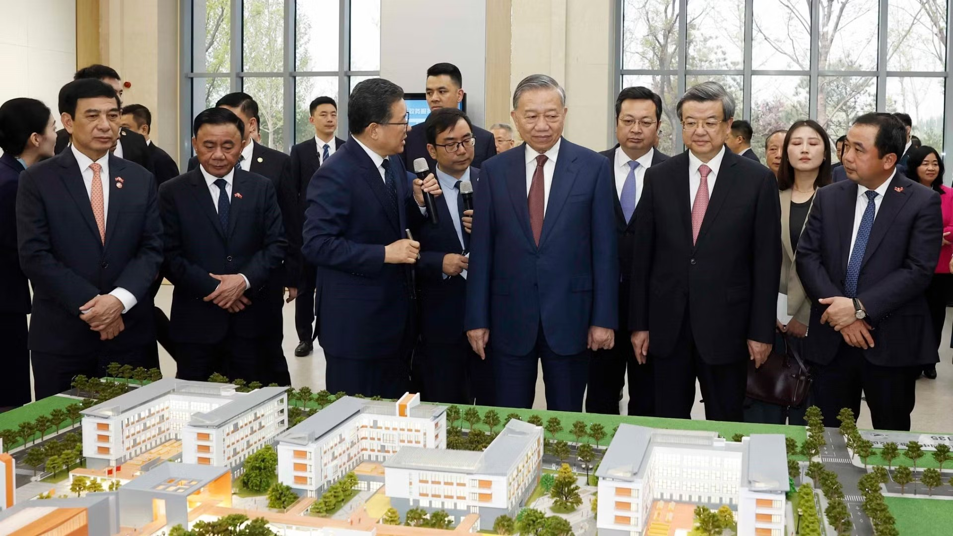 [Ảnh] Tổng Bí thư, Chủ tịch nước Tô Lâm khảo sát tại Khu khởi động của thành phố Hùng An (Trung Quốc)