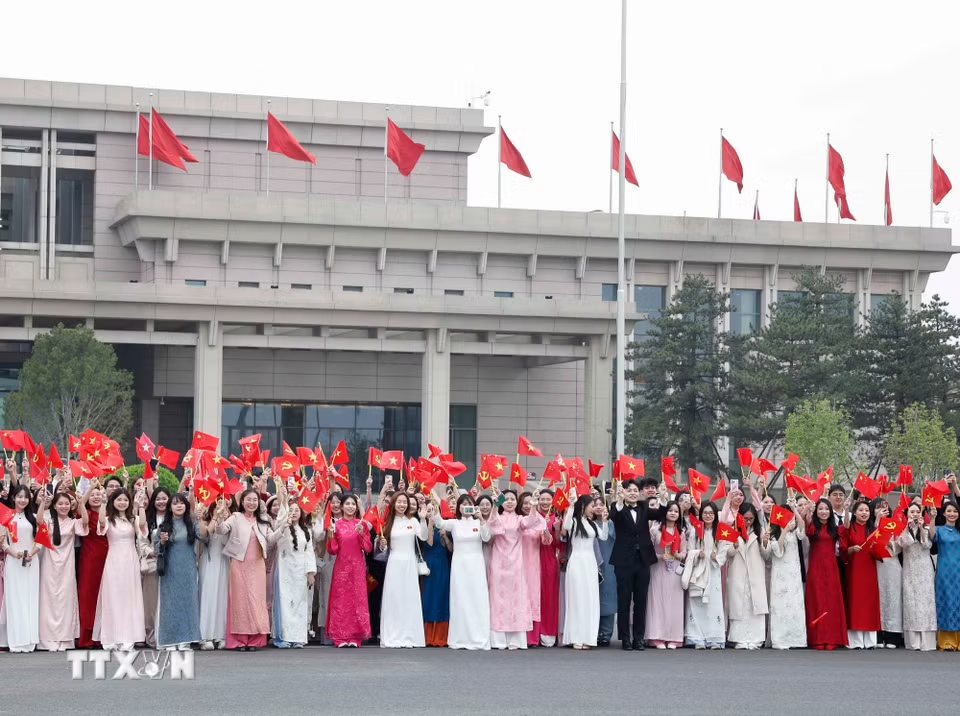 Tổng Bí thư, Chủ tịch nước Tô Lâm và Phu nhân bắt đầu thăm cấp Nhà nước đến Trung Quốc Tổng Bí thư, Chủ tịch nước Tô Lâm và Phu nhân bắt đầu thăm cấp Nhà nước đến Trung Quốc