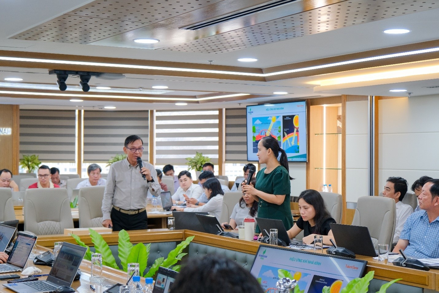 Đội ngũ giảng viên là các chuyên gia có từ 20 – 30 năm kinh nghiệm. Đội ngũ giảng viên là các chuyên gia có từ 20 – 30 năm kinh nghiệm.