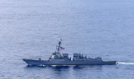 Mỹ chặn hai tàu chở dầu rời khỏi Iran