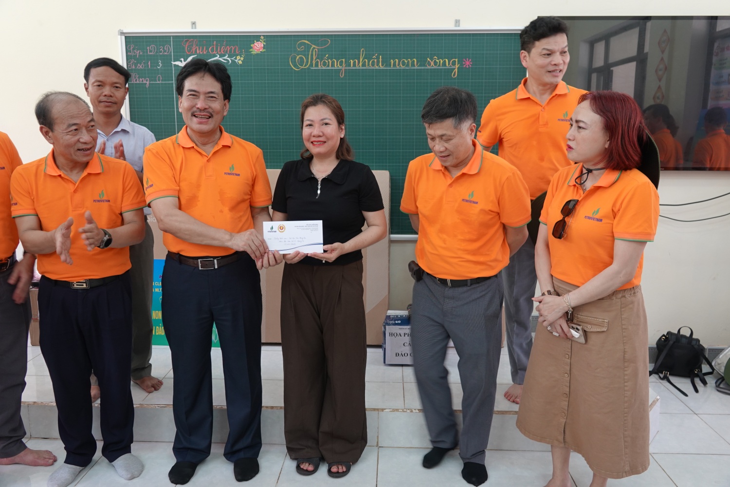 Hành trình gắn kết nghĩa tình biển đảo, lan tỏa văn hóa Petrovietnam Hành trình gắn kết nghĩa tình biển đảo, lan tỏa văn hóa Petrovietnam