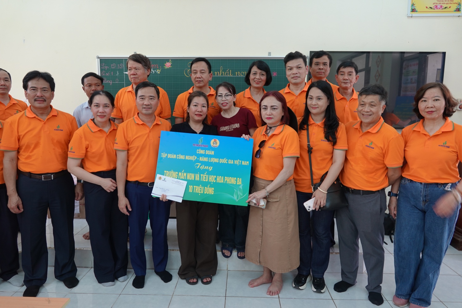 Hành trình gắn kết nghĩa tình biển đảo, lan tỏa văn hóa Petrovietnam Hành trình gắn kết nghĩa tình biển đảo, lan tỏa văn hóa Petrovietnam