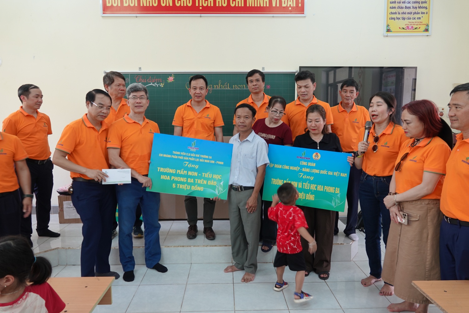 Hành trình gắn kết nghĩa tình biển đảo, lan tỏa văn hóa Petrovietnam Hành trình gắn kết nghĩa tình biển đảo, lan tỏa văn hóa Petrovietnam