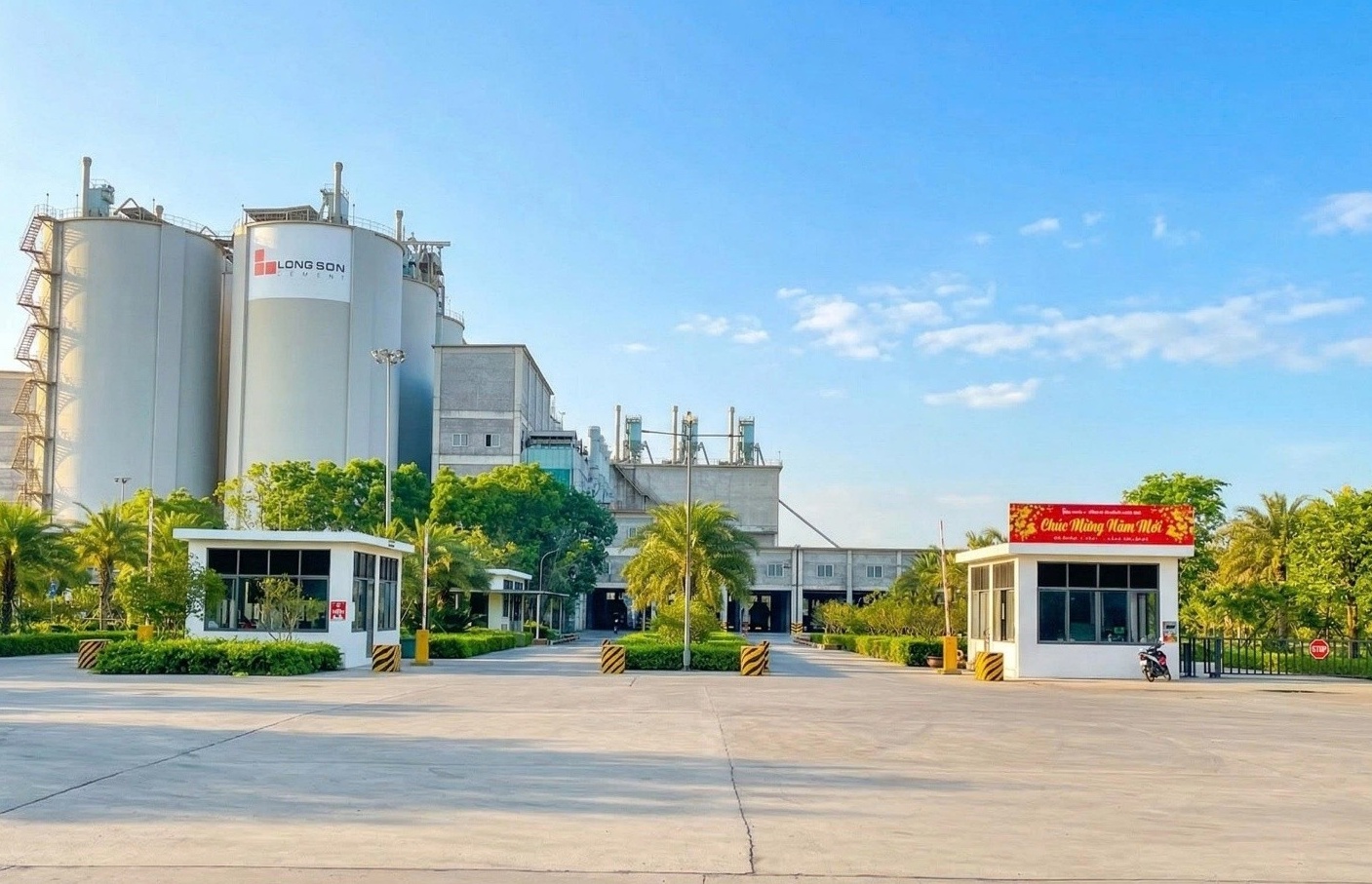 Công ty Xi măng Long Sơn chào mừng ngày Giải phóng miền Nam 30/4 và Quốc tế Lao động 1/5