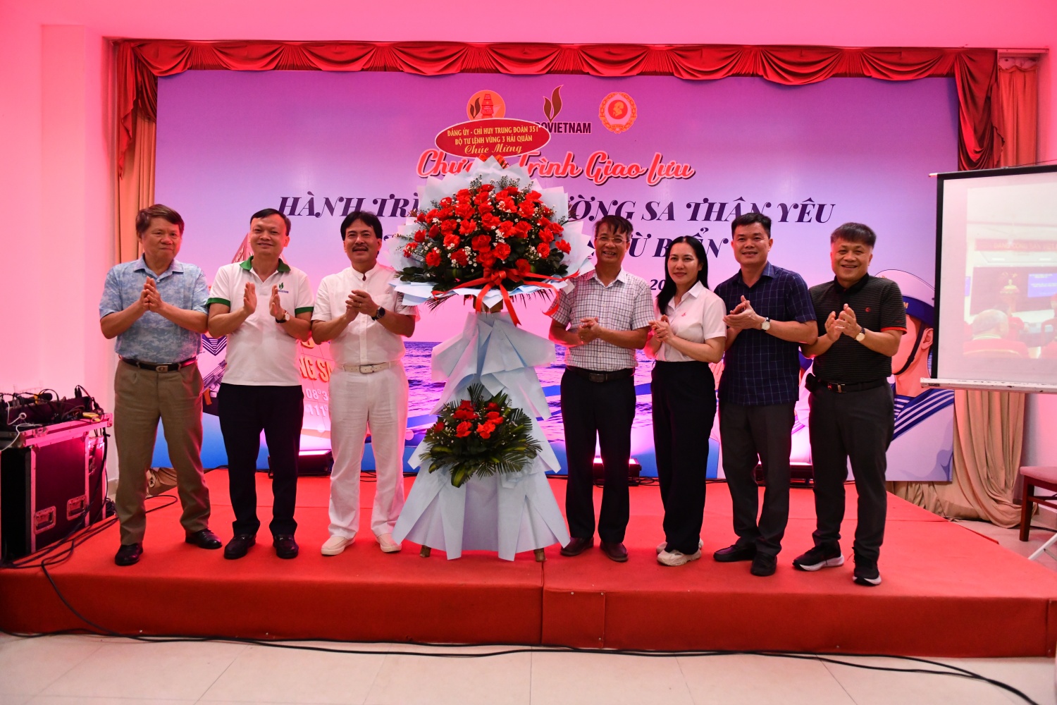 Hành trình gắn kết nghĩa tình biển đảo, lan tỏa văn hóa Petrovietnam Hành trình gắn kết nghĩa tình biển đảo, lan tỏa văn hóa Petrovietnam