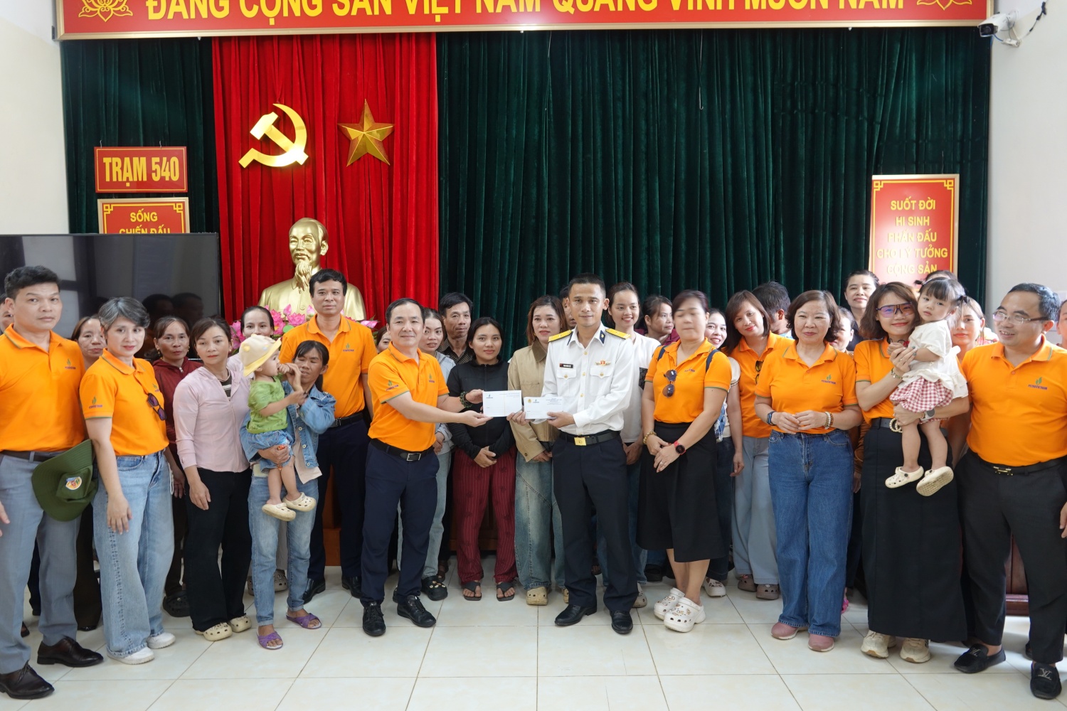 Hành trình gắn kết nghĩa tình biển đảo, lan tỏa văn hóa Petrovietnam Hành trình gắn kết nghĩa tình biển đảo, lan tỏa văn hóa Petrovietnam