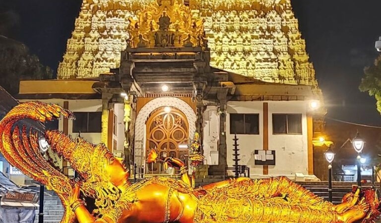 Thấy gì từ những đền thờ chứa đầy vàng bạc ở Ấn Độ?