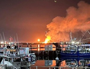 Cháy nhà máy lọc dầu ở Australia