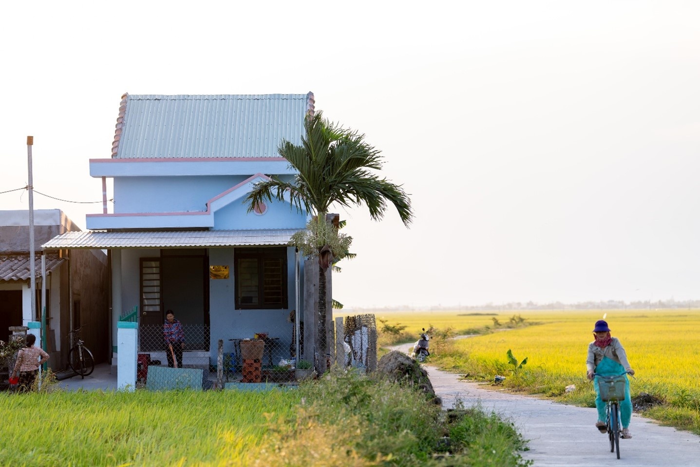 Nhà bà Võ Thị Siêng (sinh năm 1972) bị sập do lũ lớn trong năm 2025, nay đã được xây mới và bàn giao trong dịp này Nhà bà Võ Thị Siêng (sinh năm 1972) bị sập do lũ lớn trong năm 2025, nay đã được xây mới và bàn giao trong dịp này