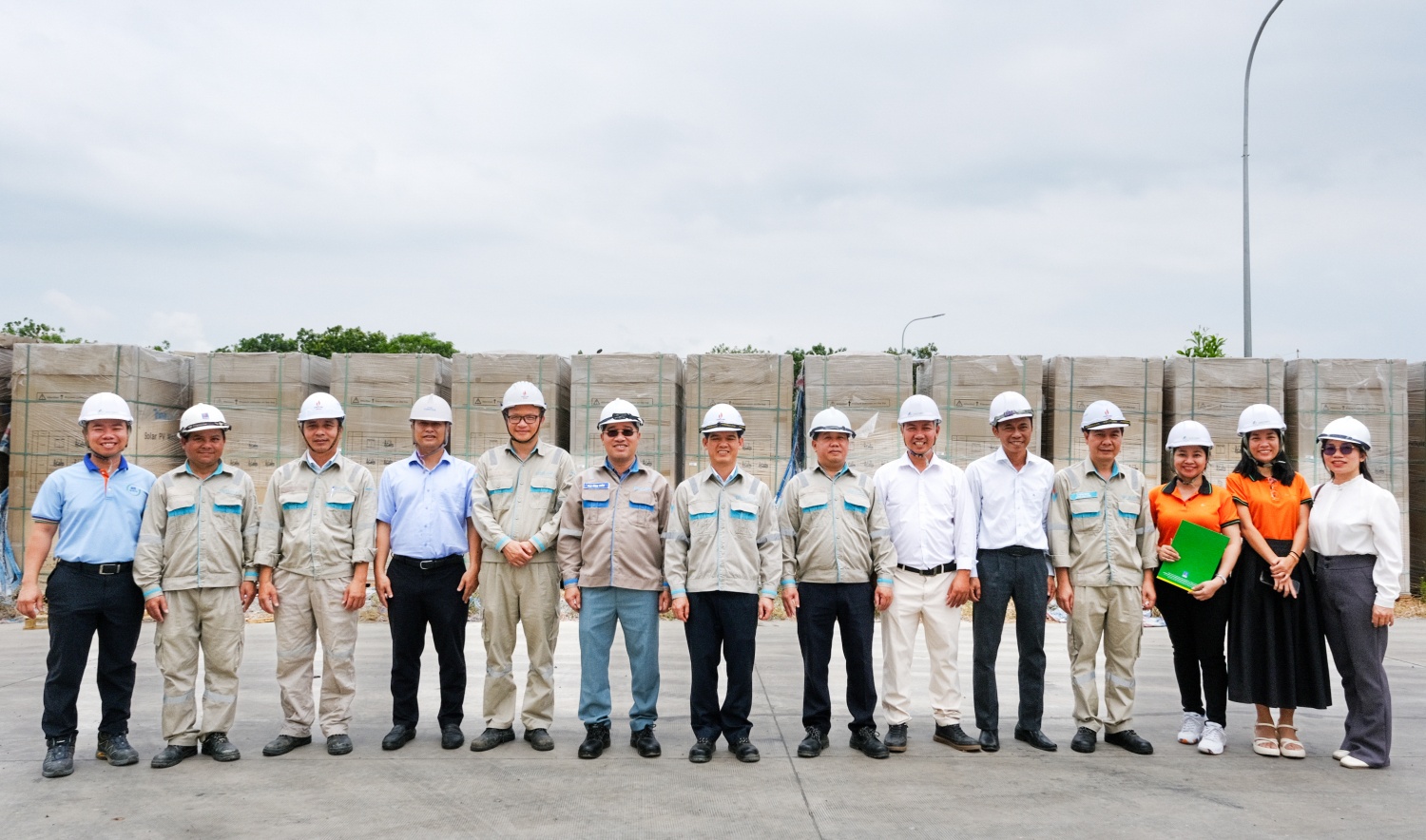 PVFCCo – Phú Mỹ khởi công dự án điện mặt trời mái nhà kho 20.000 tấn tại Nhà máy đạm Phú Mỹ PVFCCo – Phú Mỹ khởi công dự án điện mặt trời mái nhà kho 20.000 tấn tại Nhà máy đạm Phú Mỹ