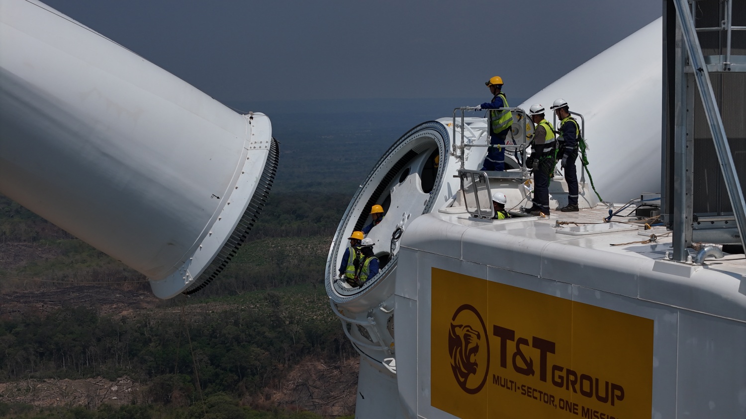 Dấu ấn của bầu Hiển tại Lào: Kỳ tích 16 tháng đưa điện gió về Việt Nam Dấu ấn của bầu Hiển tại Lào: Kỳ tích 16 tháng đưa điện gió về Việt Nam