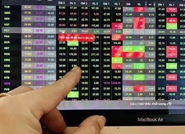 Tin nhanh chứng khoán ngày 16/4: VN Index tiếp tục tăng nhưng sắc đỏ lấn át