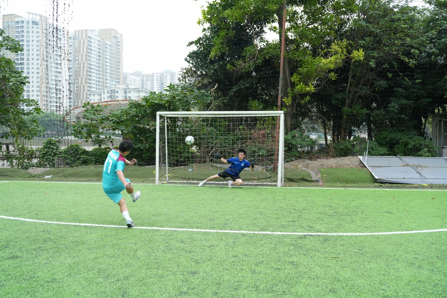 [Chùm ảnh] Tưng bừng Giải giao hữu bóng đá kỷ niệm 3 năm thành lập PVPGB