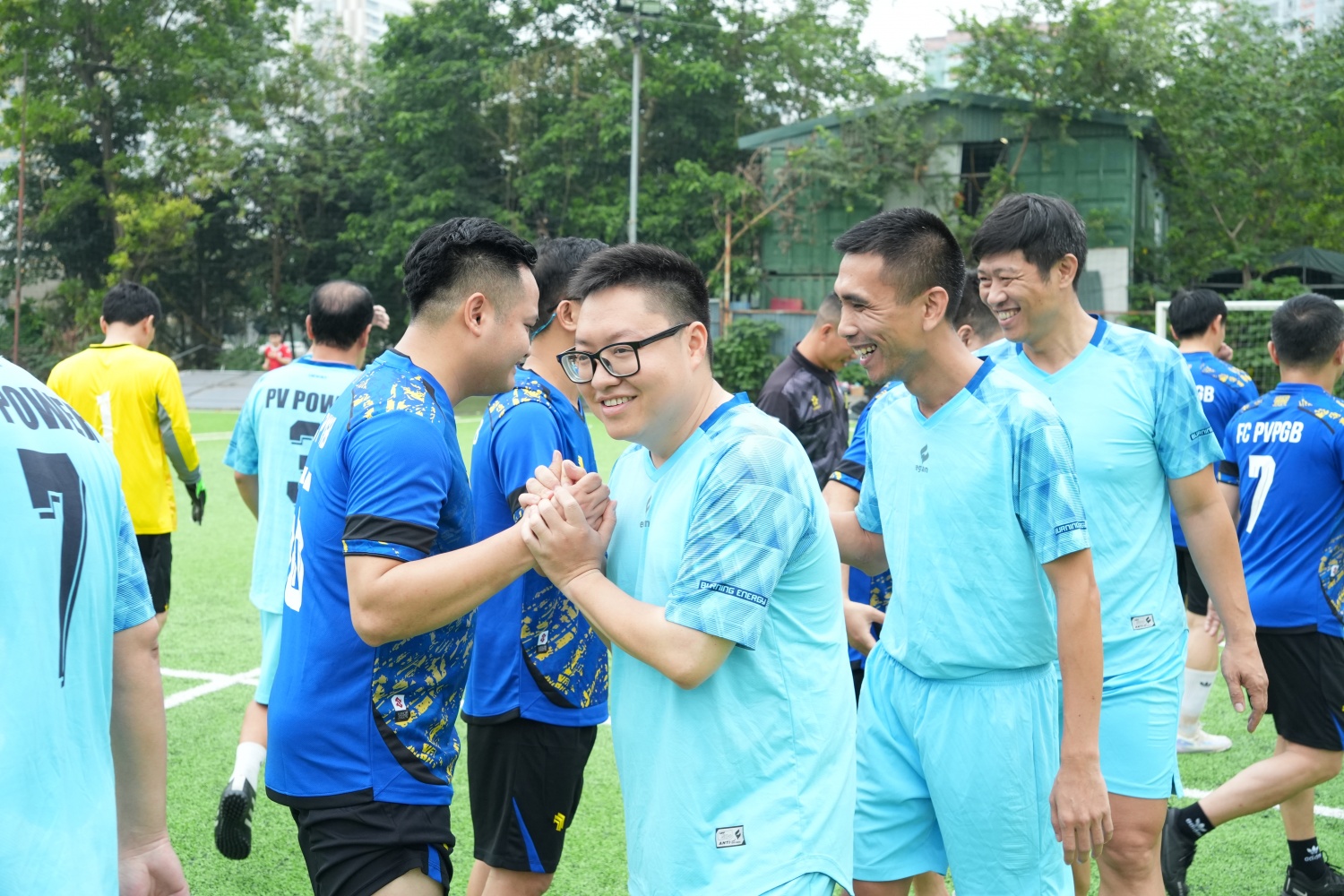 [Chùm ảnh] Tưng bừng Giải giao hữu bóng đá kỷ niệm 3 năm thành lập PVPGB