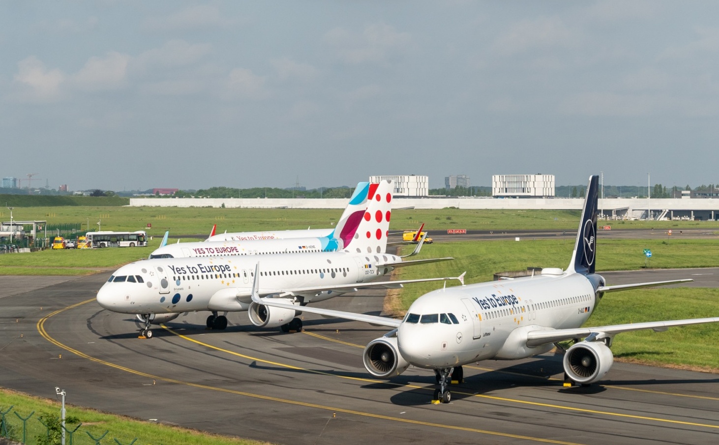 Ngành hàng không ứng phó ra sao trước nguy cơ thiếu hụt nhiên liệu?