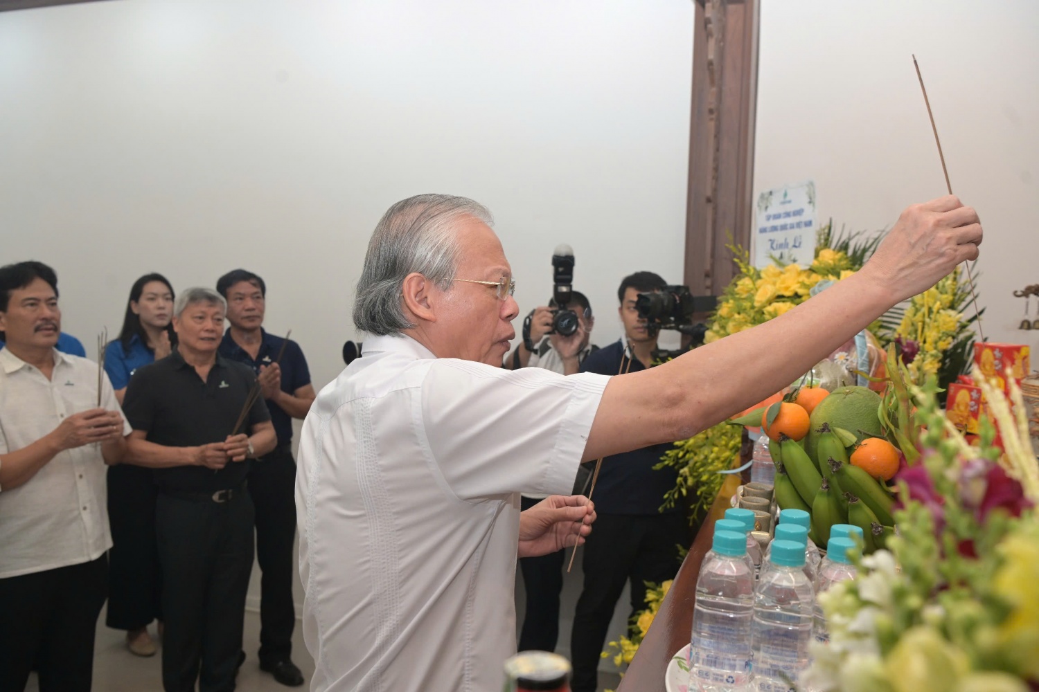 Tri ân quá khứ, tiếp lửa niềm tin