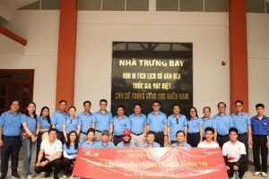 "Tiếp nối hào khí cách mạng - Thắp lửa khát vọng đổi mới"