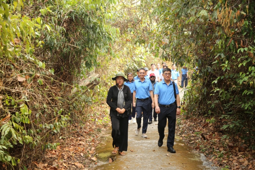 Tiếp nối hào khí cách mạng   Thắp lửa khát vọng đổi mới