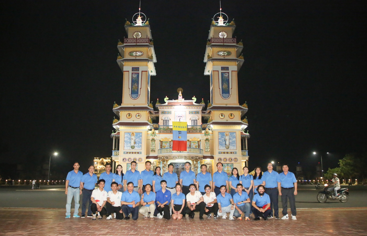 Tiếp nối hào khí cách mạng - Thắp lửa khát vọng đổi mới