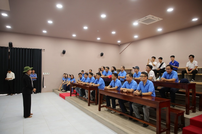 Tiếp nối hào khí cách mạng   Thắp lửa khát vọng đổi mới