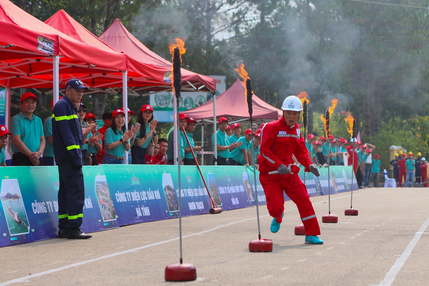 [Chùm ảnh] 8 đội cùng tranh tài tại Hội thao An toàn vệ sinh lao động, phòng chống cháy nổ năm 2026 của PV Power