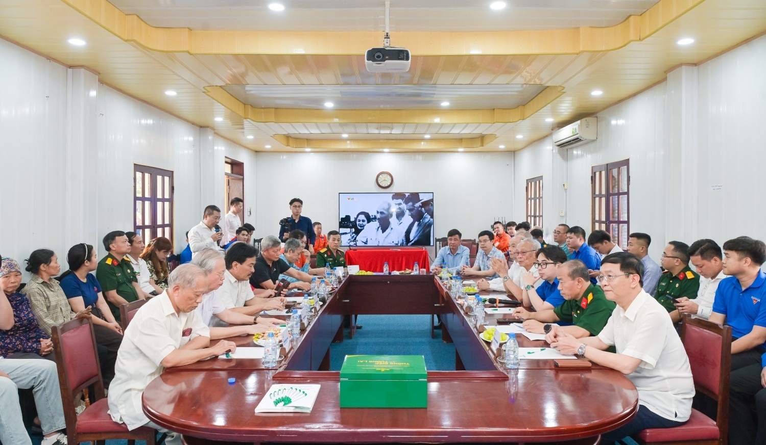 Hành trình của những người tìm lửa và giữ lửa về 