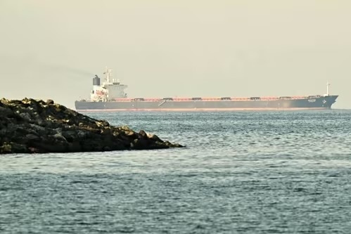 Iran tấn công tàu container ở eo biển Hormuz