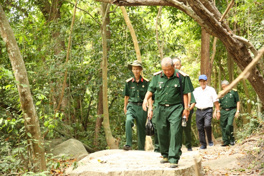Hành trình về nguồn ý nghĩa của CLB CCB Dầu khí phía Nam nhân kỷ niệm 1 năm thành lập