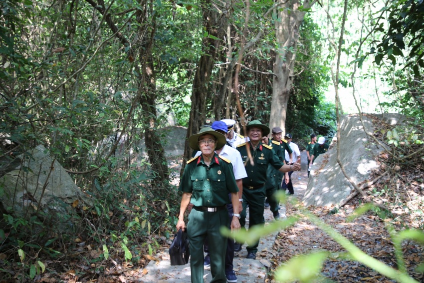 Hành trình về nguồn ý nghĩa của CLB CCB Dầu khí phía Nam nhân kỷ niệm 1 năm thành lập