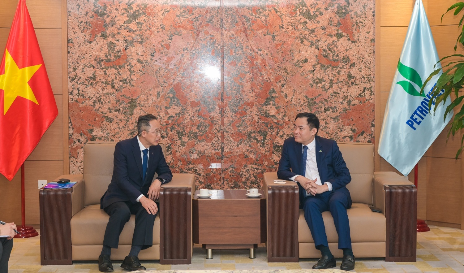 Petrovietnam thúc đẩy hợp tác với KEXIM trong đầu tư phát triển các dự án điện hạt nhân