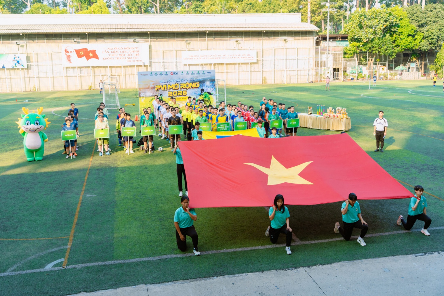 Sôi nổi Giải bóng đá giao hữu PVI mở rộng 2026