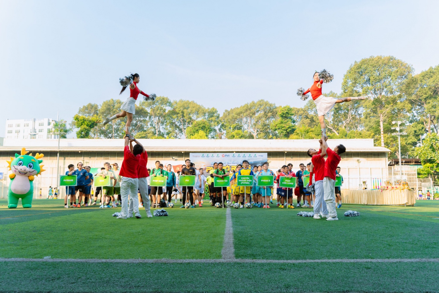 Sôi nổi Giải bóng đá giao hữu PVI mở rộng 2026