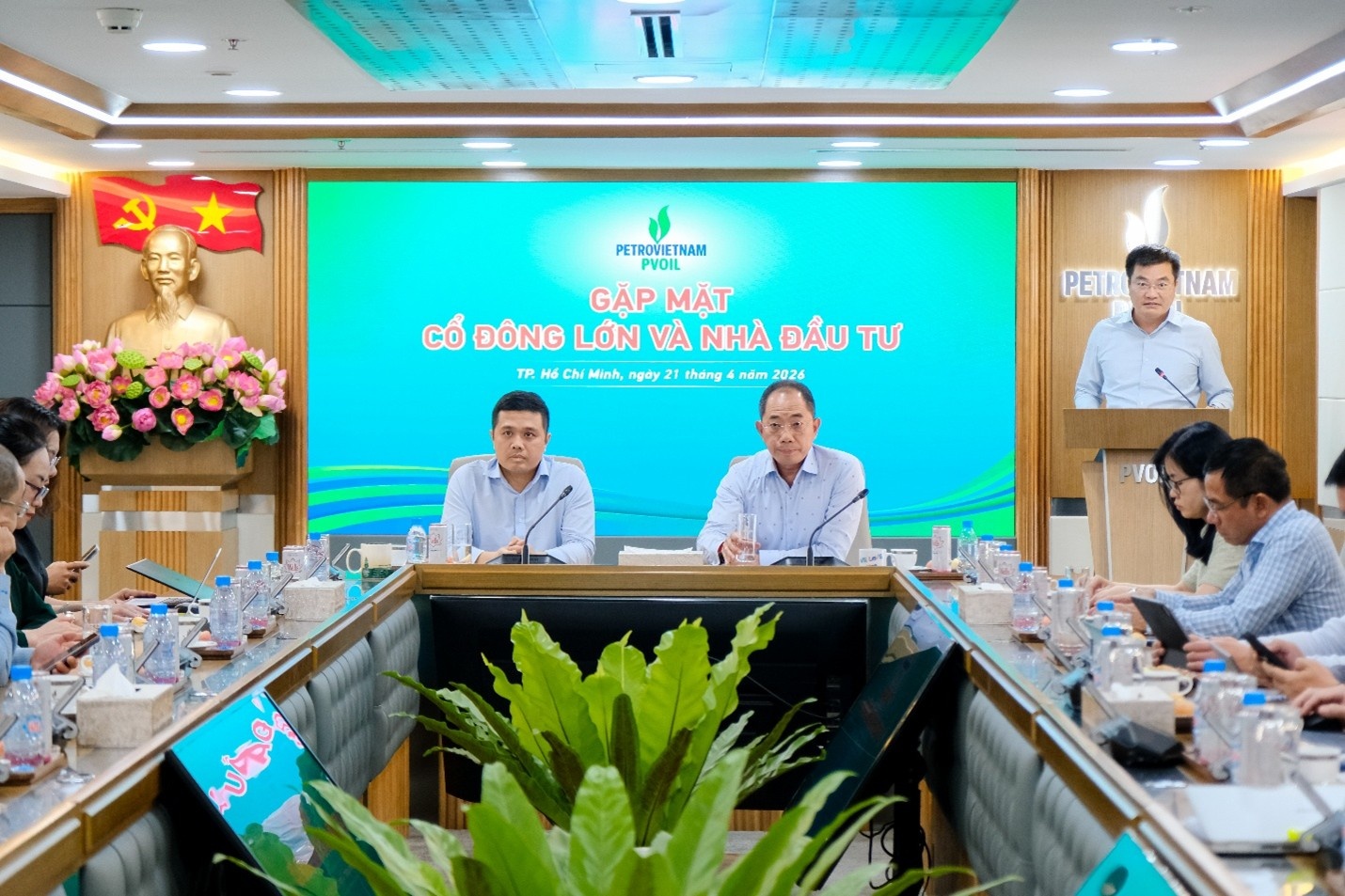 Ông Đỗ Mạnh Bình – Phó Tổng Giám đốc PVOIL báo cáo Kết quả SXKD năm 2025, 4 tháng đầu năm 2026 và kế hoạch SXKD năm 2026.