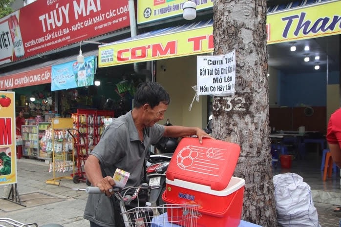 Đọc một bài báo về 