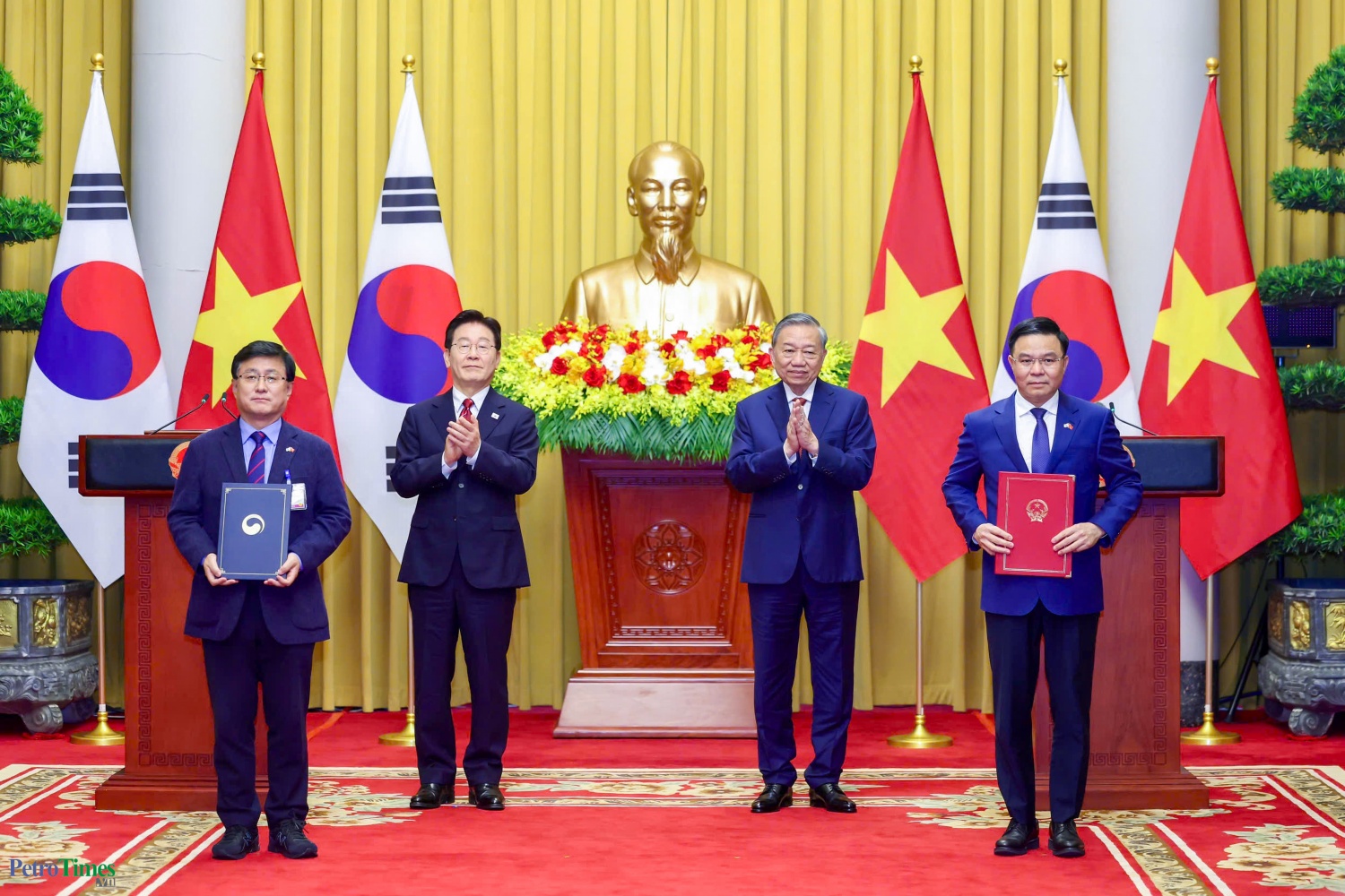 Lãnh đạo Việt Nam - Hàn Quốc chứng kiến trao các văn kiện hợp tác giữa hai nước