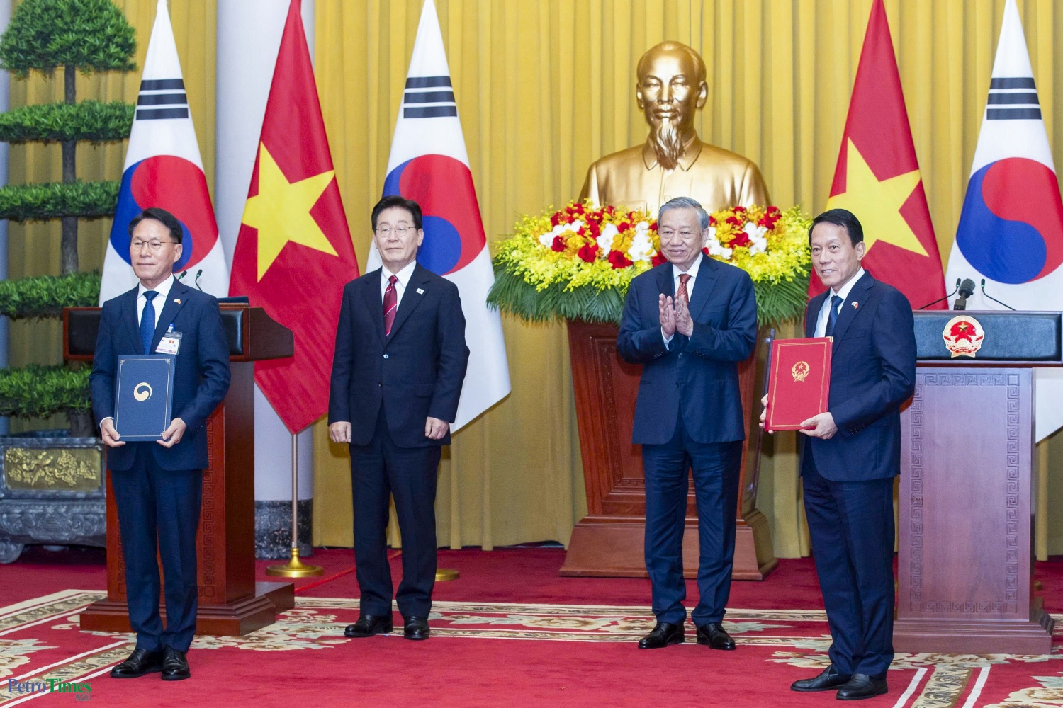 Lãnh đạo Việt Nam - Hàn Quốc chứng kiến trao các văn kiện hợp tác giữa hai nước