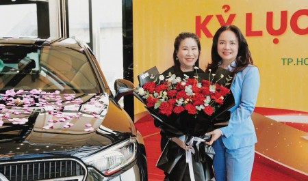 Phân bón Cà Mau vinh danh Đại lý đạt kỷ lục sản lượng NPK Cà Mau bằng Mercedes-Benz