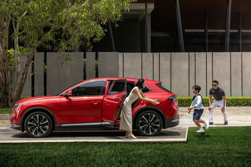 Từ chiếc xe “mua thêm”, VinFast VF 8 thành xe chính của gia đình vì quá rộng rãi, êm ái