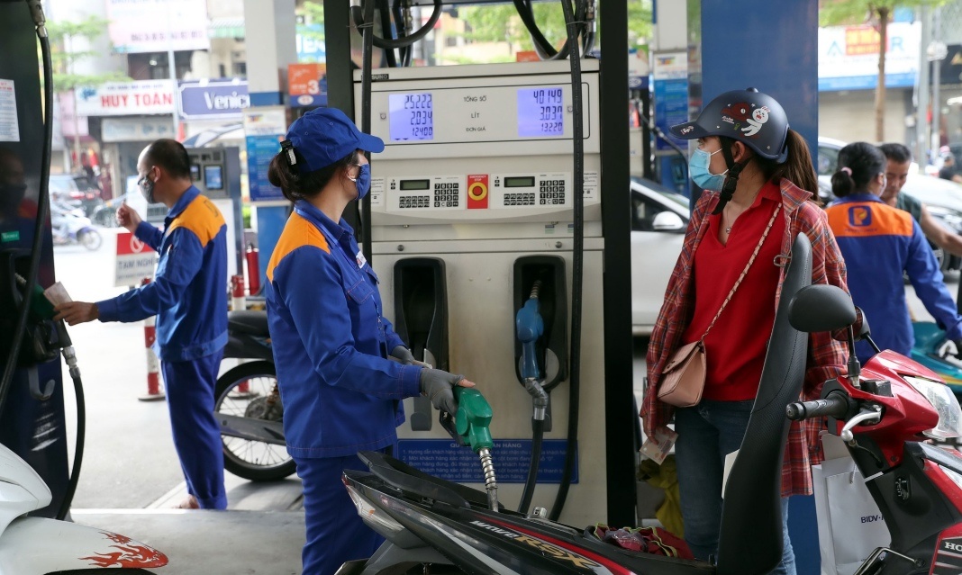 Yêu cầu chủ động điều hành giá, bảo đảm nguồn cung năng lượng