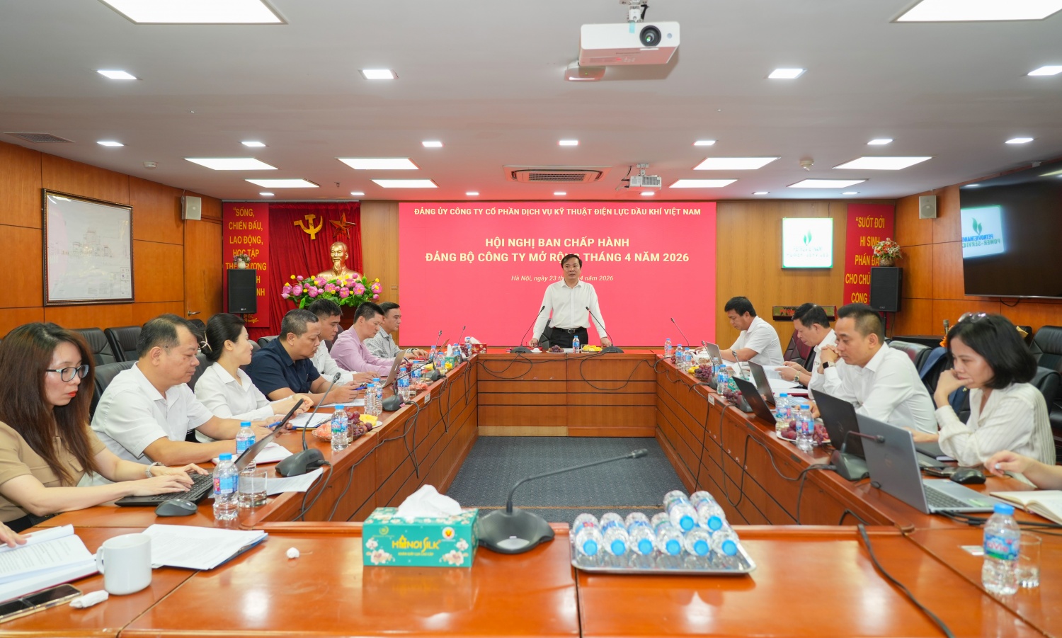 Phát huy vai trò lãnh đạo của Đảng, củng cố tinh thần 