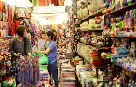 Tin tức kinh tế ngày 23/4: Gần 74% hộ kinh doanh lãi ít hoặc không có lãi