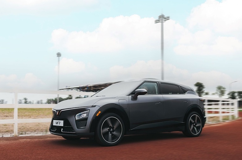 Thiết kế không lẫn vào đâu, VinFast VF 7 càng thêm sức hút nhờ giá bán “dễ xuống tiền”