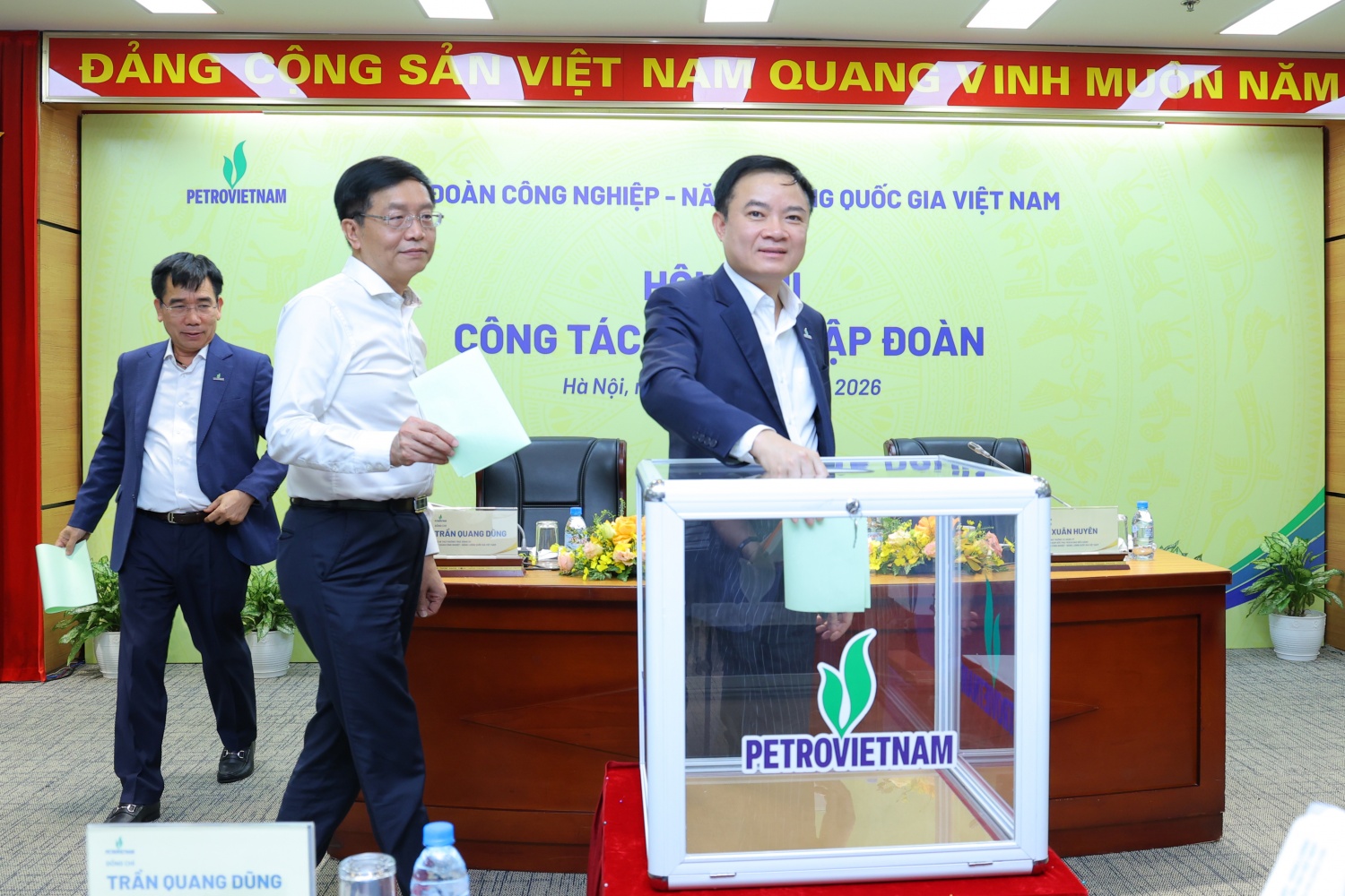 Thống nhất tuyệt đối giới thiệu nhân sự Tổng Giám đốc Petrovietnam