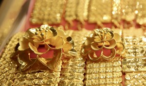 Giá vàng hôm nay 25/4: Thế giới bật tăng nhẹ vượt 4.700 USD/ounce