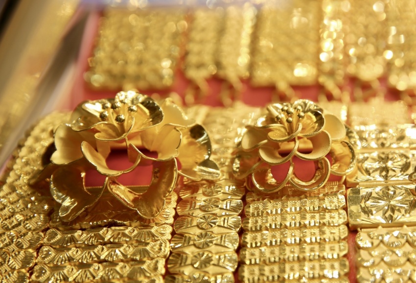 Giá vàng hôm nay 25/4: Thế giới bật tăng nhẹ vượt 4.700 USD/ounce