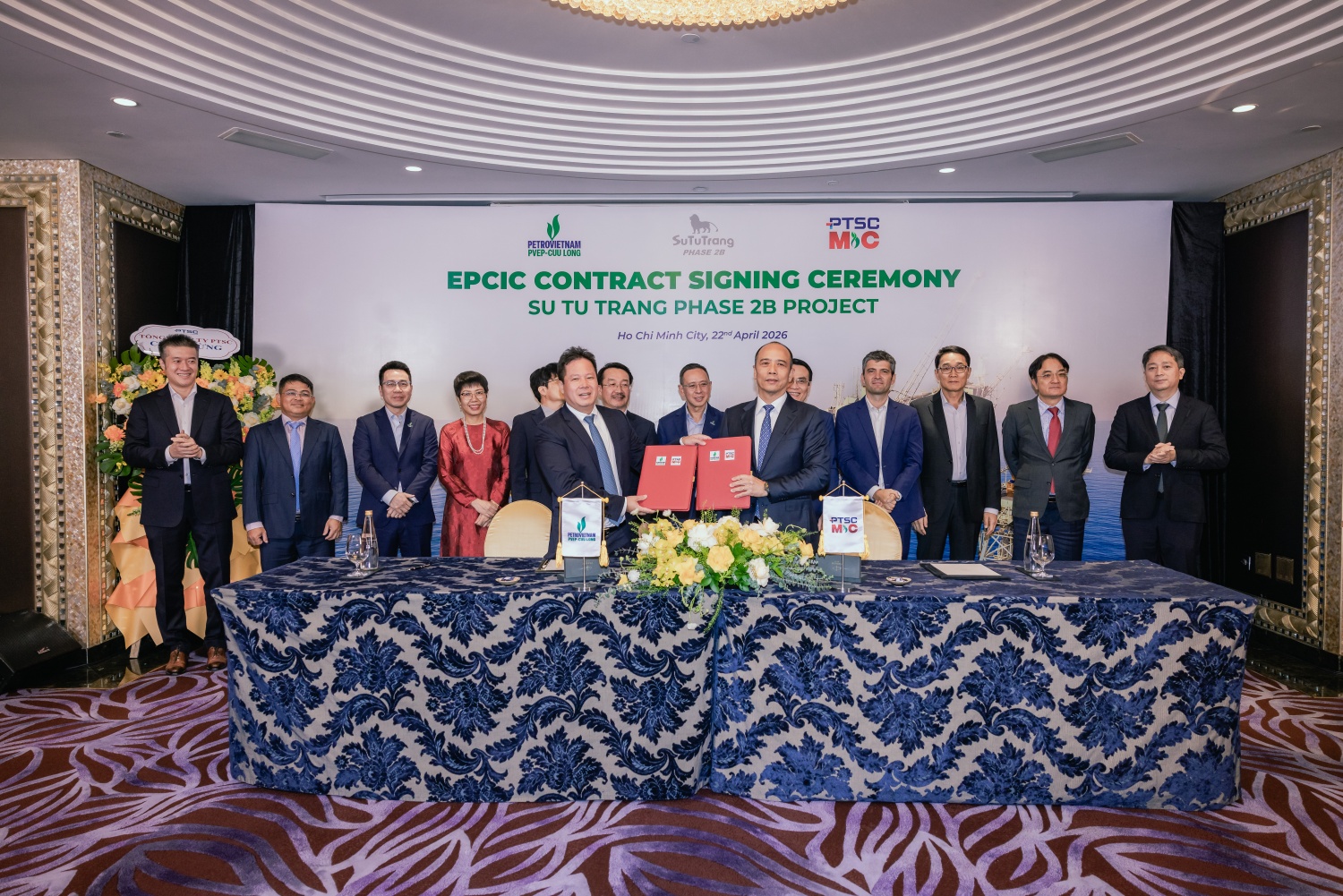 Đại diện lãnh đạo PVEP Cửu Long và PTSC M&C tại lễ ký kết Hợp đồng EPCIC Dự án Sư Tử Trắng Giai đoạn 2B, ngày 22/4/2026 tại TP. Hồ Chí Minh