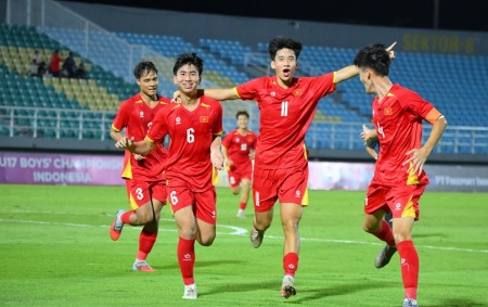 U17 Việt Nam vô địch: Dấu ấn HLV Roland và “hệ sinh thái” CLB Hà Nội